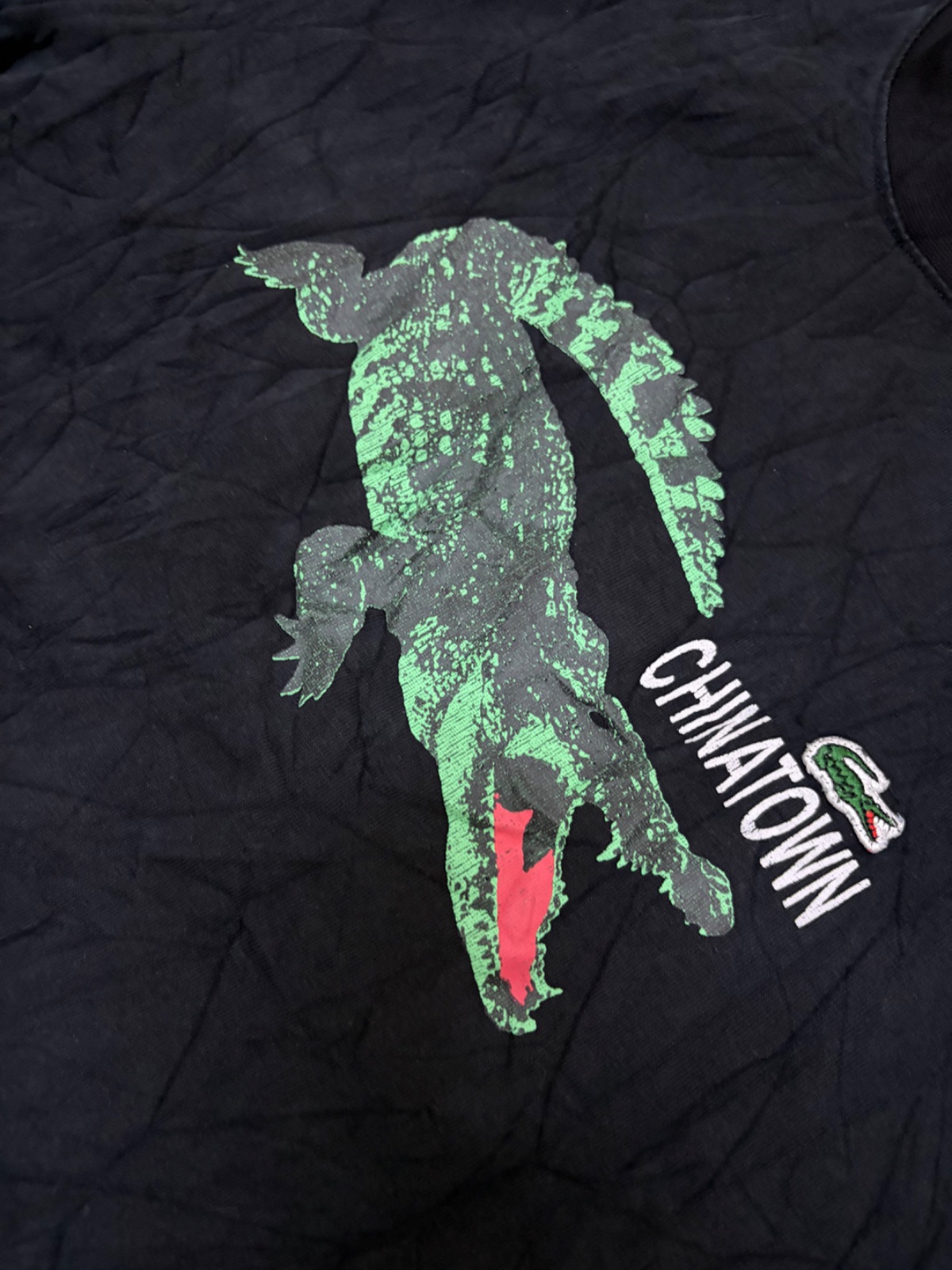 Lacoste Chinatown Crocodile Oversized Graphic T-Shirt Black Size M — gambar 2