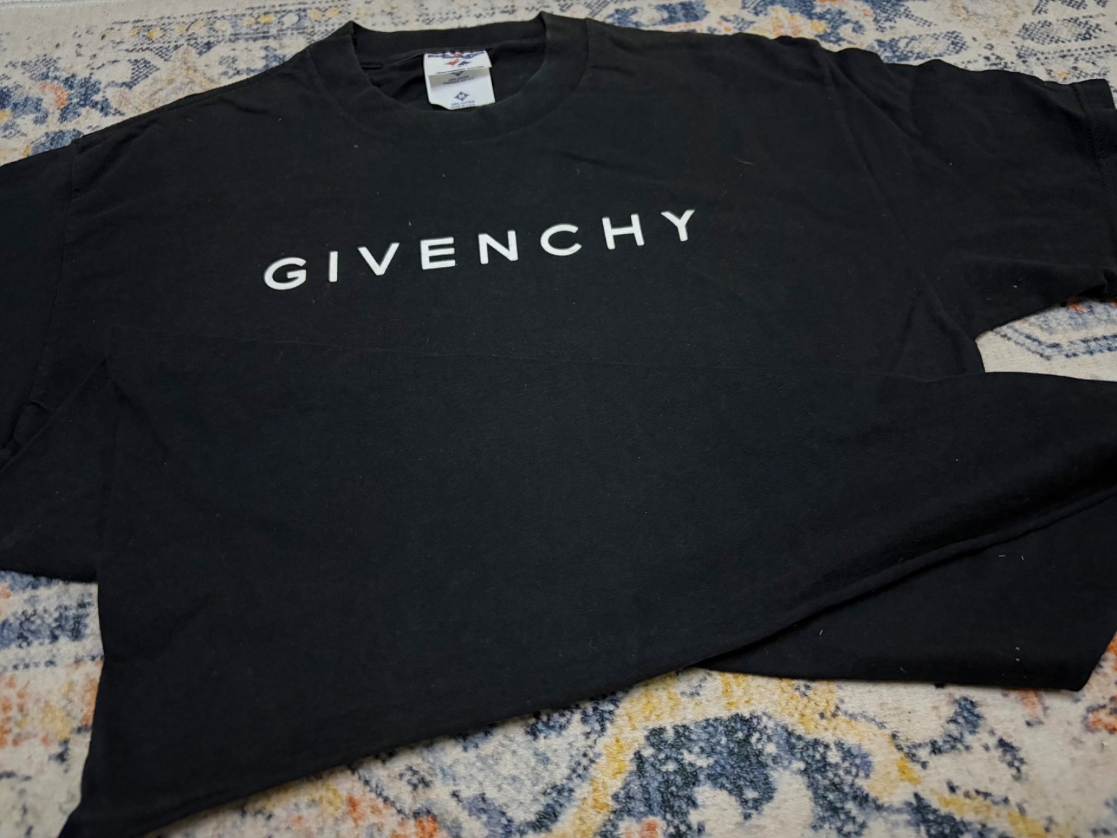 Vintage Givenchy Spellout Black T-Shirt Jerzees Made in USA Size M — gambar 5