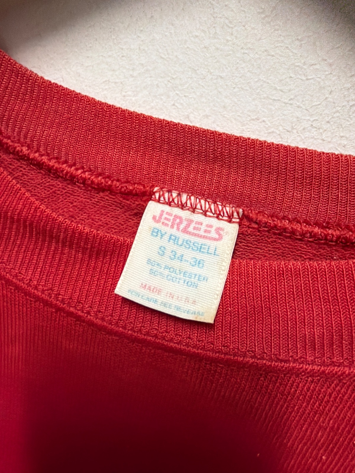 Vintage Jerzees by Russell Red Crewneck Sweatshirt S — gambar 3