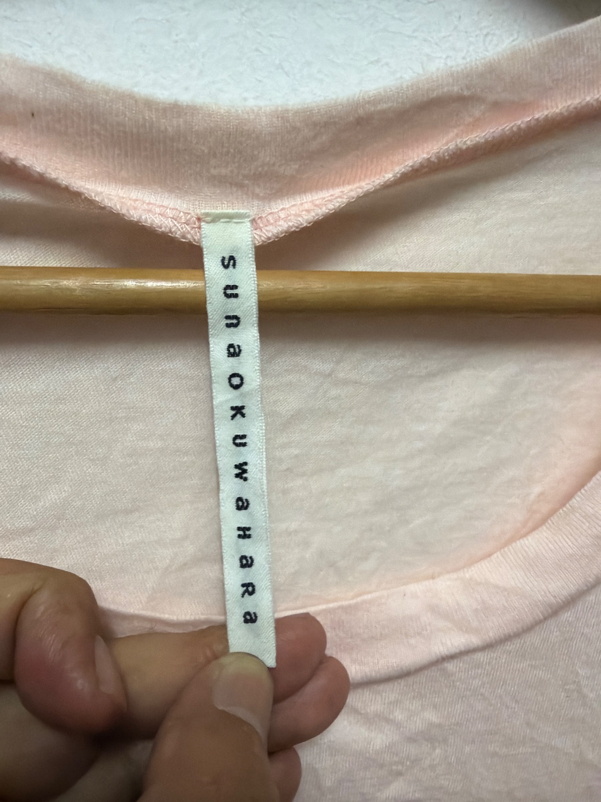 Sunao Kuwahara Pink Graphic Tee with Animal Applique — gambar 2