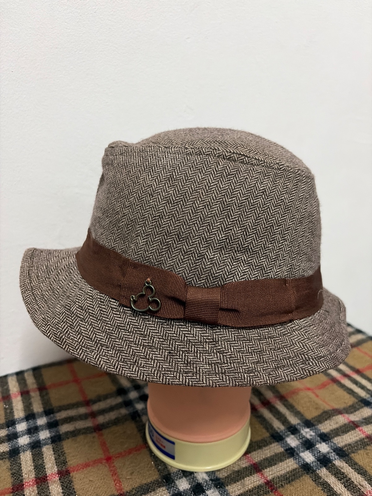 Tokyo Disney Resort Mickey Herringbone Tweed Style Cloche Hat Brown — gambar 2