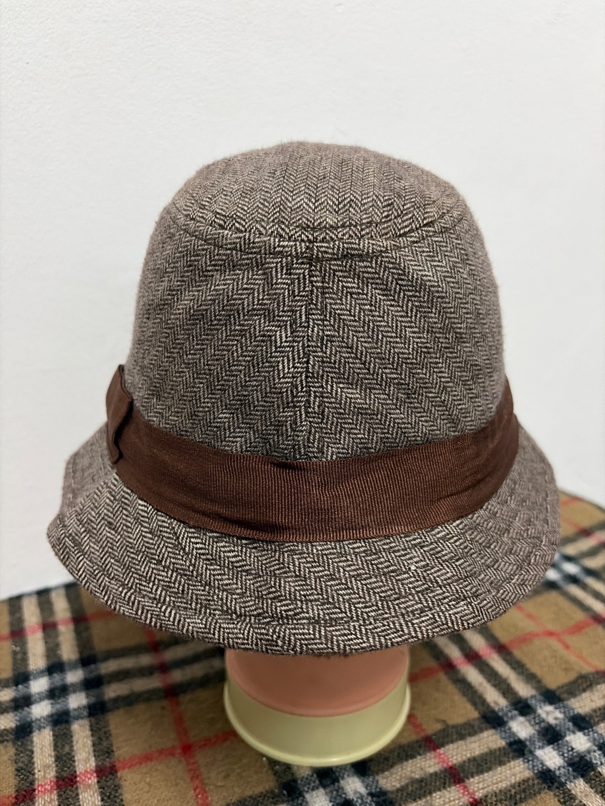 Tokyo Disney Resort Mickey Herringbone Tweed Style Cloche Hat Brown — gambar 3