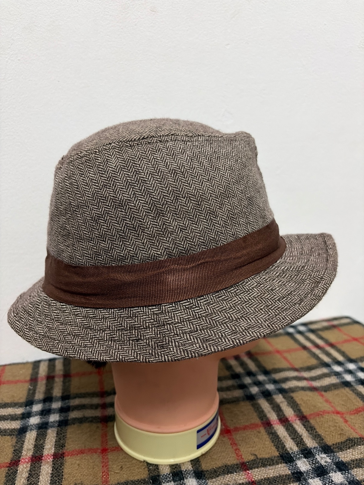 Tokyo Disney Resort Mickey Herringbone Tweed Style Cloche Hat Brown — gambar 4