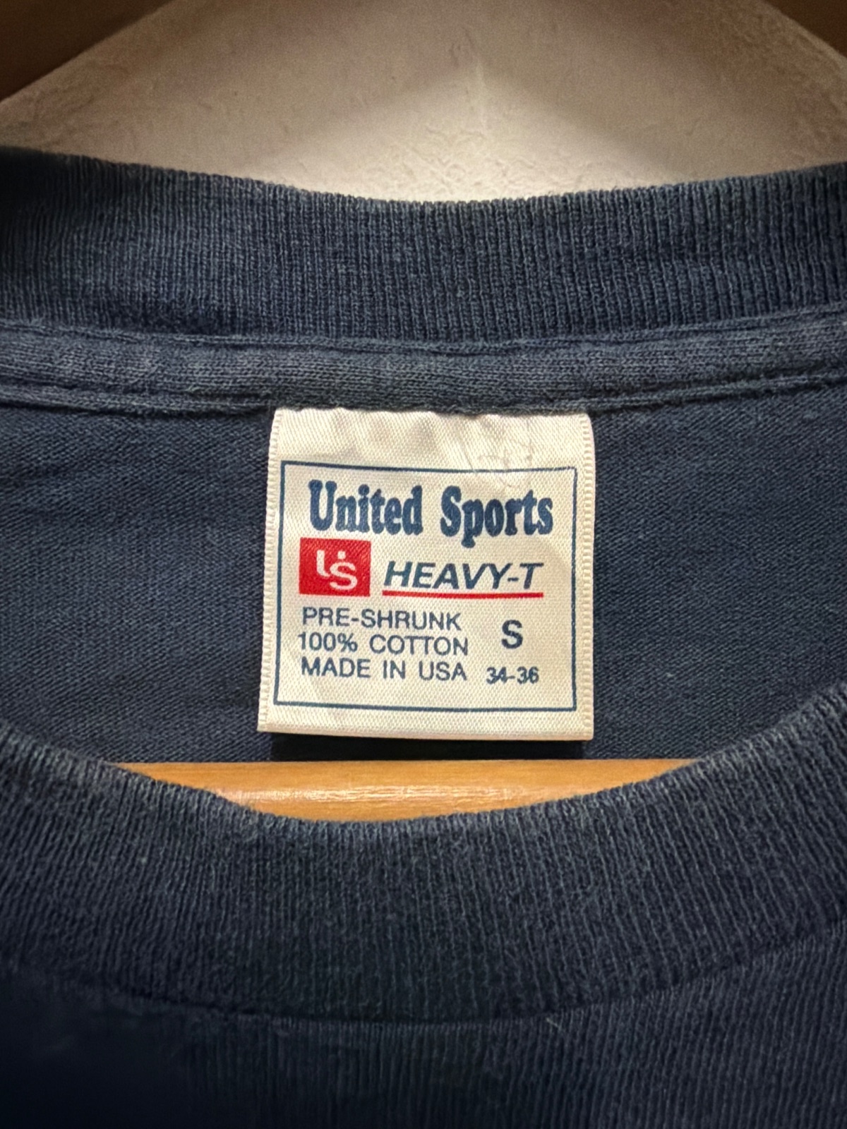 Vintage United Sports Love Love Ya TV Show Graphic T-Shirt S — gambar 3