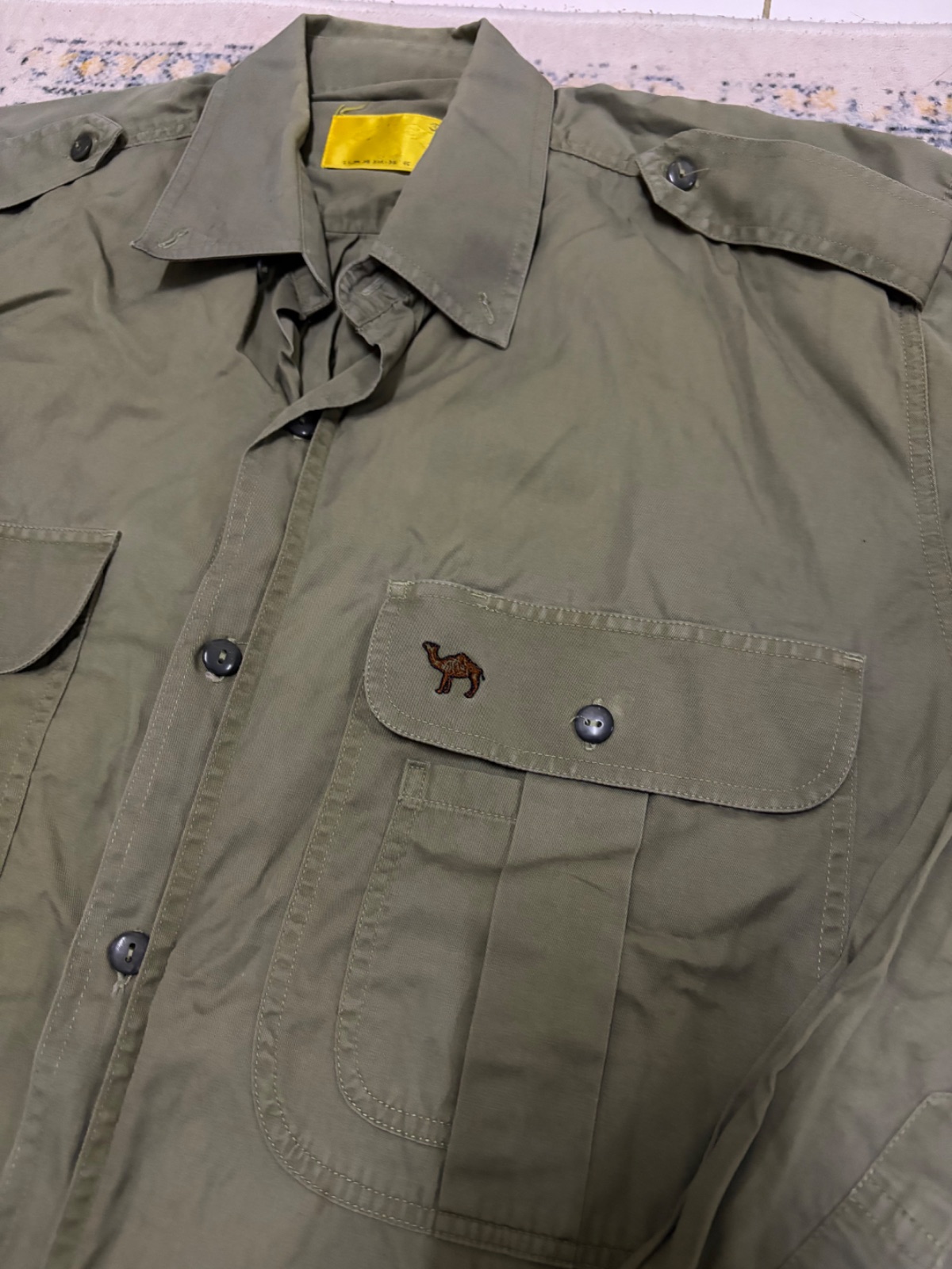 Vintage Camel Utility Military Long Sleeve Shirt Olive Green Embroidery — gambar 2