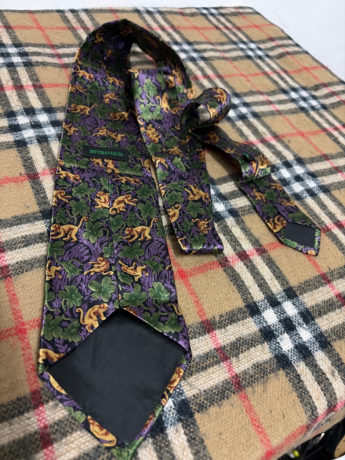 Vintage Bottega Veneta 100% Silk Necktie Monkey Jungle Floral Pattern Made in Italy — gambar 4