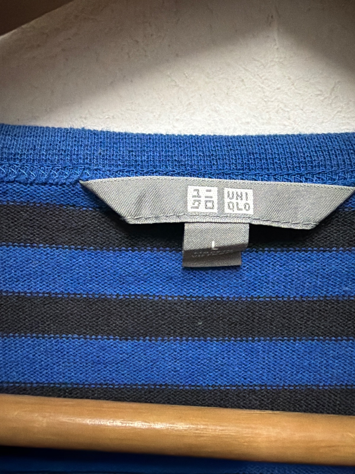 Uniqlo Blue and Black Striped Long Sleeve T-Shirt — gambar 2