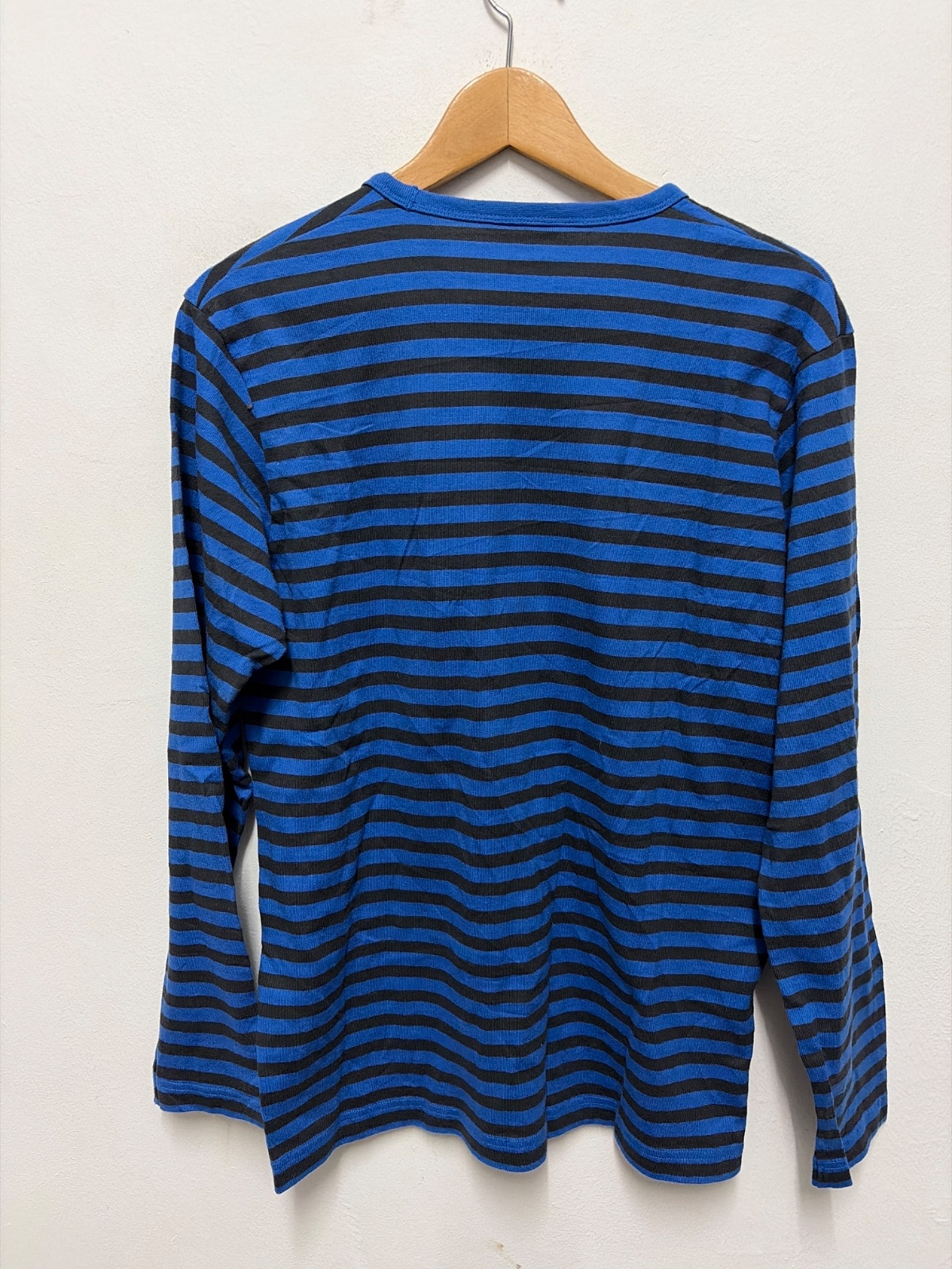 Uniqlo Blue and Black Striped Long Sleeve T-Shirt — gambar 3