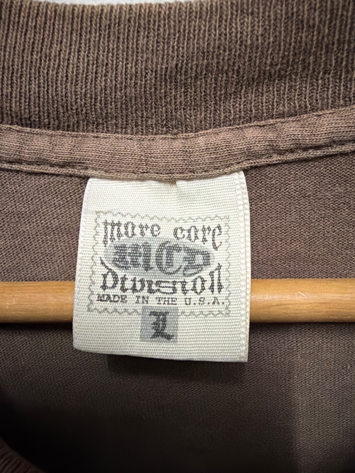 Vintage MCD More Core Division Brown Graphic T-Shirt Made in USA L — gambar 3