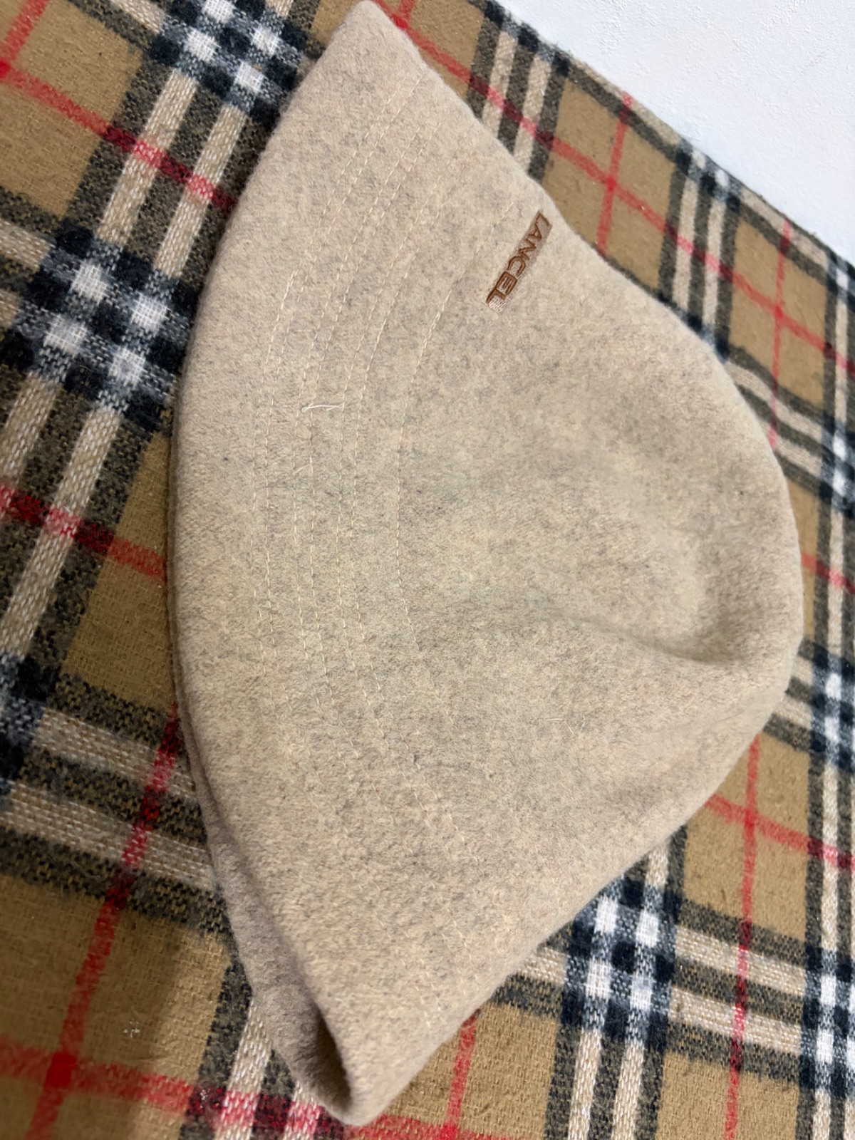Vintage Lancel Paris 100% Wool Bucket Hat Beige Size 57.5cm — gambar 3
